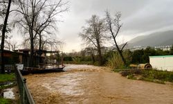 Oba Çayı taştı, Alanya'yı sel vurdu
