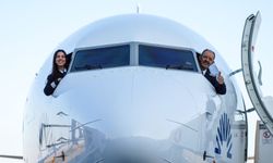 42 yıllık pilot son uçuşunda kokpiti, ilk seferine çıkan kızıyla paylaştı