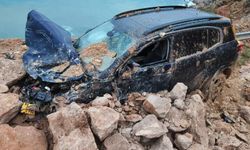 Mersin-Antalya yolundaki heyelan araç kamerasına yansıdı