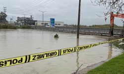 Mersin'de korkutan görüntü: Irmakta su seviyesi köprüye dayandı
