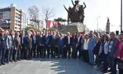 CHP, Atatürk’ün geldiği günde demokrasi vurgusu yaptı