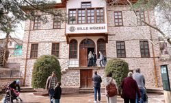 Konya’nın tarihi Selçuklu mekanları bayram tatilinde ziyaretçi akınına uğradı