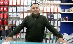 Telefon almak isteyen müşterinin gönderdiği fazla parayı iade etti