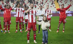 Antalyasporlu oyuncu 15 ay sonra formasına kavuştu…