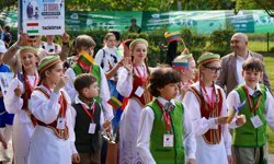 10 ülkeden çocuklar Antalya’daki Sevgi Korteji’nde buluştu