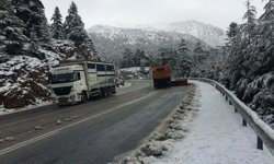 Antalya’da yağmur yerini kar yağışına bıraktı