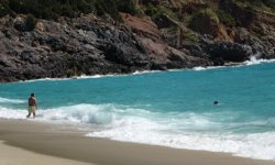 Alanya’da yurttaşlar sahile akın etti