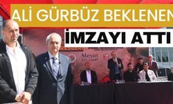 Ali Gürbüz Kepez Belediyesi’ne imzayı attı