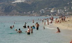 Antalya sahilleri dolup taştı