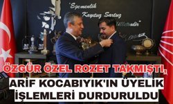 Özgür Özel rozet takmıştı, Arif Kocabıyık'ın üyelik işlemleri durduruldu