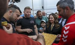 Başkan Vekili Özdemir’den güreş sezonu öncesi pehlivanlara ziyaret