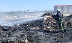 Manavgat’ta çöp ve hurdalar yine alev aldı