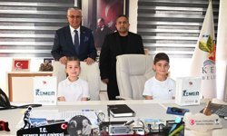 Öğrenciler başkanlık koltuğuna oturdu