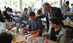 Öğrencilere önce yemek sonra zirvede kar keyfi