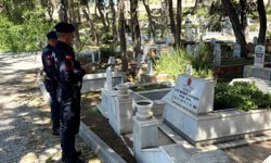 Şehit olan askerin annesine duygulandıran ziyaret