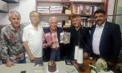 70 yıllık terzi iş yerini kütüphaneye çevirdi