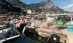 Antalya Balıkçı Barınağı’nda vinç krizi