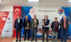 Antalyalı satranç ustaları 5 ödül ile döndüler