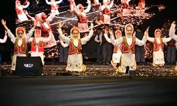Konyaaltı İlkokulu’ndan renkli halk oyunları şenliği