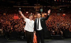 Kumluca’da festival coşkusu Poizi konseriyle zirveye çıktı