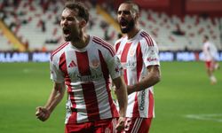 Van de Streek Antalyaspor’dan ayrılıyor mu? Eşinin paylaşımı kafa karıştırdı