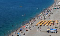 Antalya iki mevsimi aynı anda yaşıyor