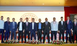 Antalyaspor’un 13 kişilik yönetimi görev dağılımı yaptı
