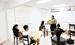 Antalya’da bağlamanın sesi Değirmenönü’nde yankılanıyor