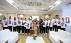 Antalya’nın şampiyon sporcularından Başkan Vekili Özdemir’e anlamlı ziyaret