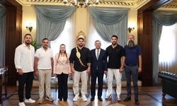 Büşra Özdemir ve Başpehlivan Erkan Taş’tan Vali Şahin’e ziyaret