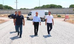 Döşemealtı Belediye Başkanı Menderes Dal yeni yolları inceleme altına aldı