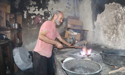 Adana’nın kalaycı şairi büyük ilgi görüyor