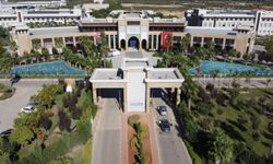 Fettah Tamince'nin başkanlığındaki Antalya Bilim Üniversitesi'nde düzen değişti