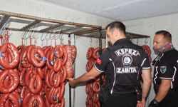 Kepez Belediyesi 152 kilo et ve 20 bidon turşuya el koydu