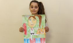 Manavgat’ta çocuklar kendi karikatürlerini çizdi
