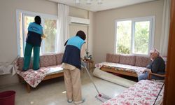 Mersin Akdeniz Belediyesi yaşlı ve yalnız vatandaşlara yalnız bırakmadı