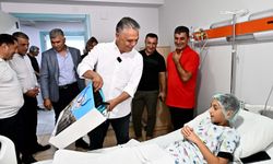 Muratpaşa Belediye Başkanı Ümit Uysal’dan çocuklara ziyaret