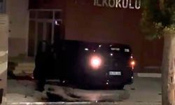 Antalya’da korkutan kaza! Araç okulun bahçesine sürüklendi