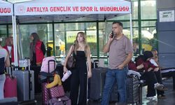 Antalya’ya üniversite için gelen öğrenciler yalnız bırakılmadı