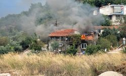 Antalya’da odun yakmak isterken evi yaktı