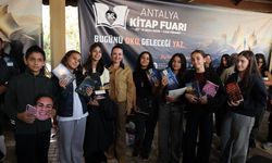 Başkan Vekili Büşra Özdemir yazarlar ve okurlarla buluştu