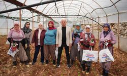 Finike Belediye Başkanı Mustafa Geyikçi’den kadınlara büyük destek
