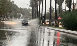 Mersin’de sağanak hayatı felç etti! Sürücüler yollarda mahsur kaldı