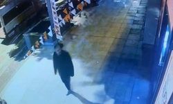Son kez otomobili park edip ayakkabısız halde yürürken görüntülendi