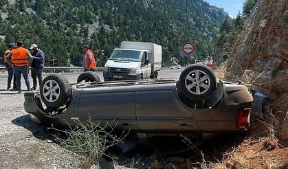 Akseki'de feci kaza... Otomobil takla attı: 2 yaralı