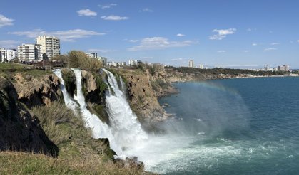 Düden Şelalesi'nde gökkuşağı hayran bıraktı
