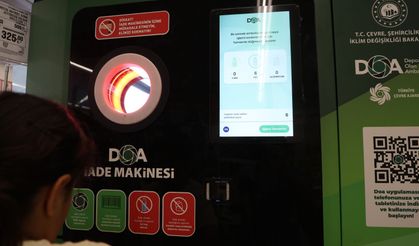 Öğrenciler çevreyi temizleyip harçlıklarını geri dönüşümden çıkarıyor