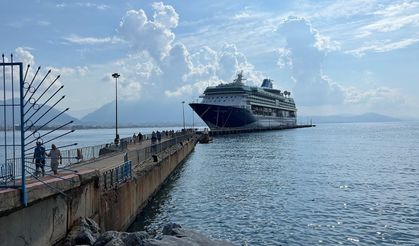 Bin 765 turist Alanya iskelesine demir attı