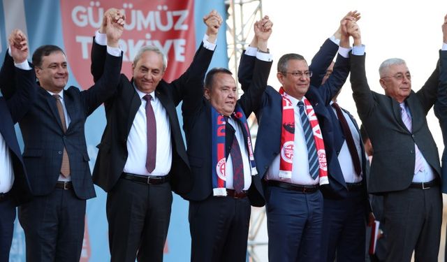 Antalyalı belediye başkanlarından Özgür Özel’e destek