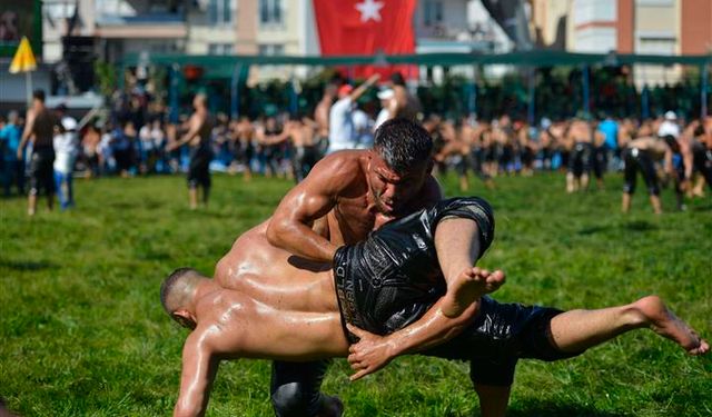 Gökbel’de finale kalan başpehlivanlar belli oldu! Orhan Okulu yarı finalde elendi…